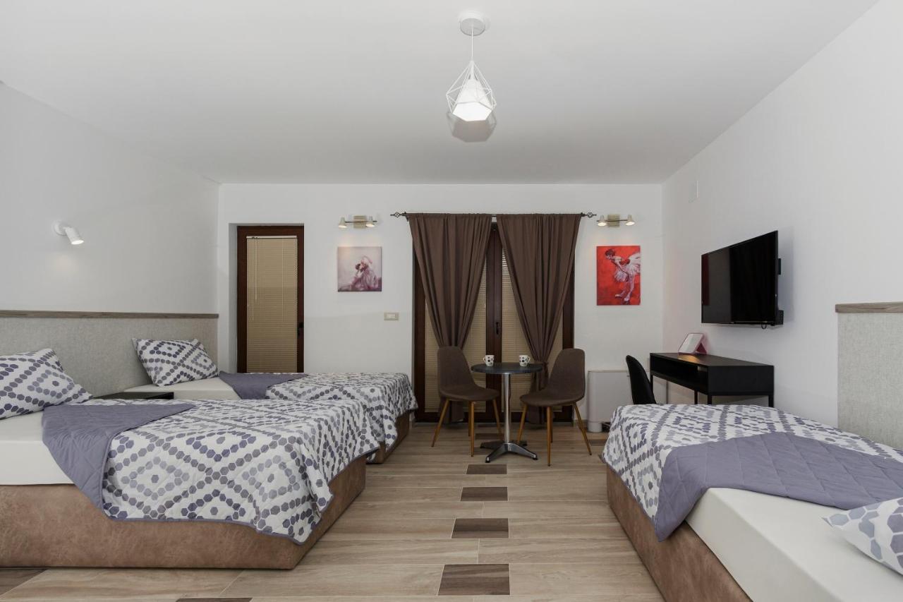 Kukuzel Apartments โอครีด ภายนอก รูปภาพ